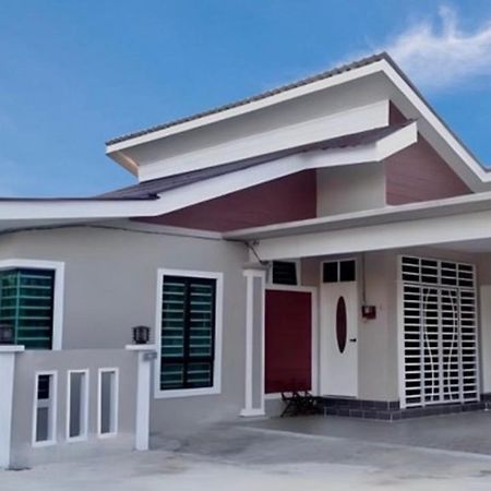 Aina Guest House コタバル エクステリア 写真
